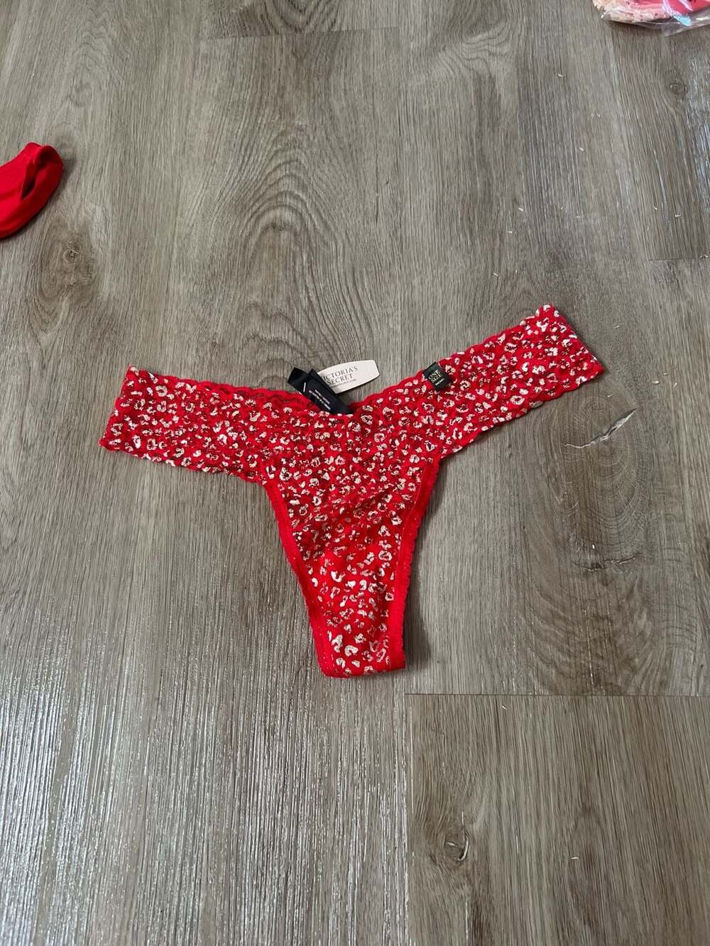 Vintage  Victoria's Secret One Size V-String Lace Thong Red Leopard Print